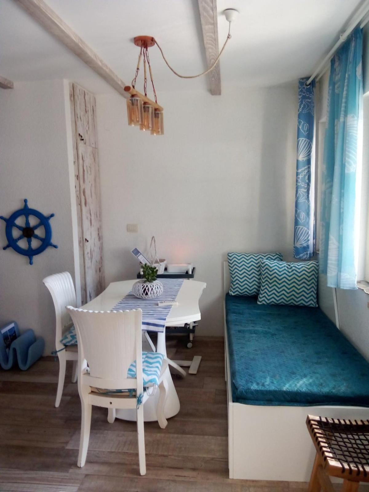Apartment Mediterraneo Seagull Пераст Экстерьер фото